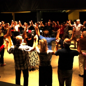 Atelier_Danses_et_bal_folk_en_scene_ouverte