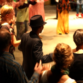 Atelier_Danses_et_bal_folk_en_scene_ouverte