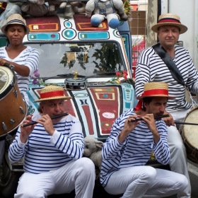 Carnaval_de_Villeneuve_les_Beziers_avec_les_Fifrelets