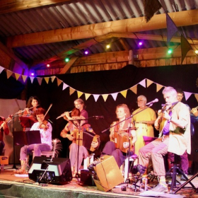 Bal_folk_repas_concert_avec_Les_Coquecigrues_au_Cabanon